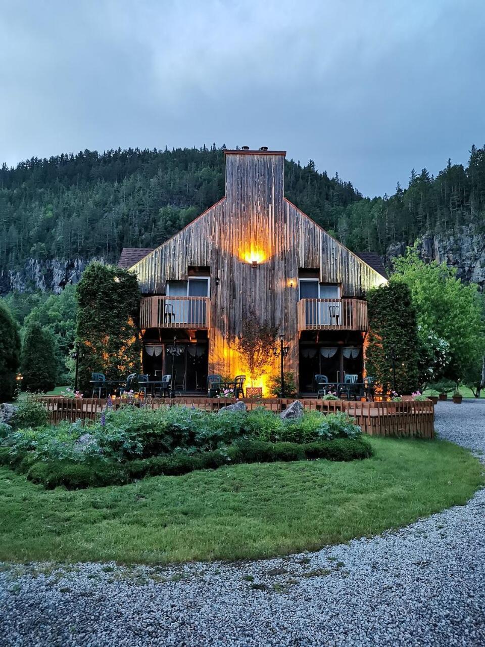 Auberge Du Jardin Petit-Saguenay Buitenkant foto
